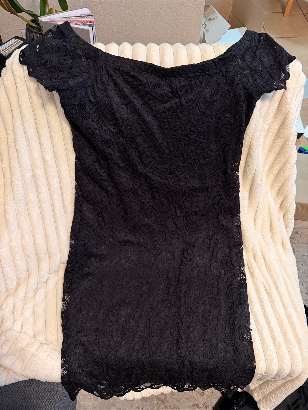🔴 AMBIANCE Black Lace Off-Shoulder Mini Dress
